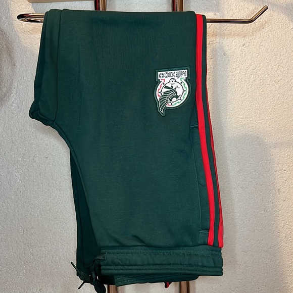 Adidas MEXICO DNA SWEAT PANTS
Size L
Green/Red - Picture 15 of 16